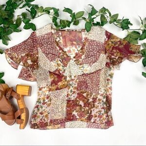 G.H Bass & Co vintage floral patchwork design blouse Will fit as a small.